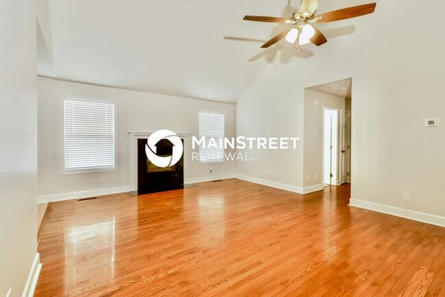 Building Photo - 3 Bedroom Pet-Friendly Home in SHELBYVILLE, KY with Main Street Renewal