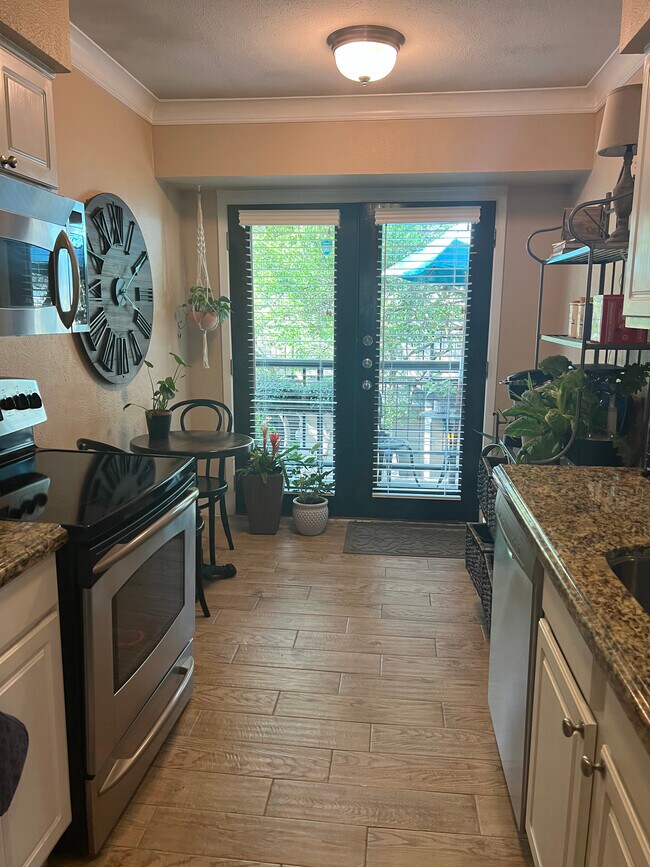 Kitchen - 7732 Meadow Rd