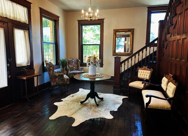 Foto del edificio - 406 W 1st St