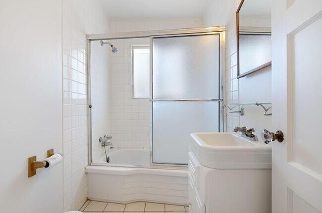 Foto del edificio - 5730 Gato Ave