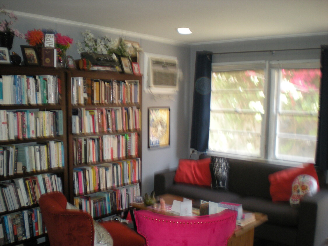 Foto principal - 10657 Woodbridge St