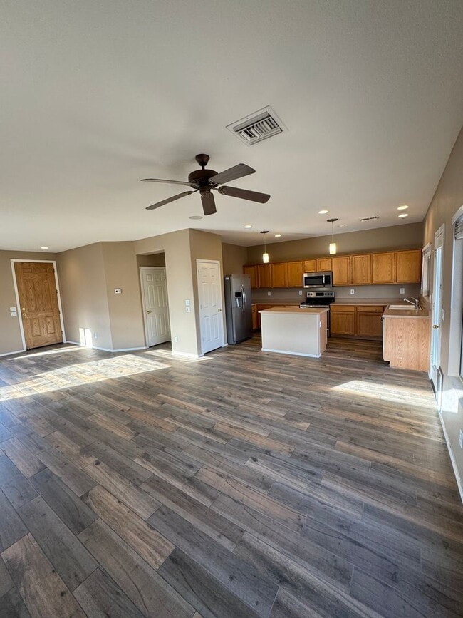 Building Photo - 9450 W Quail Ave