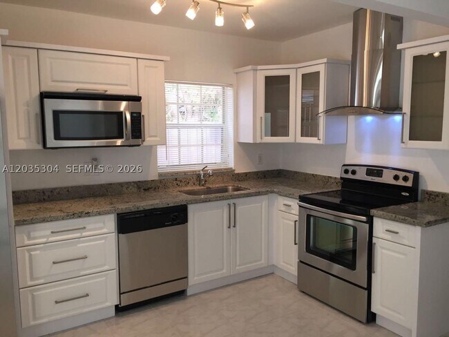 Foto del edificio - 1435 NE 173rd St