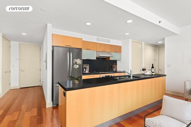 Foto del edificio - 84 Front St