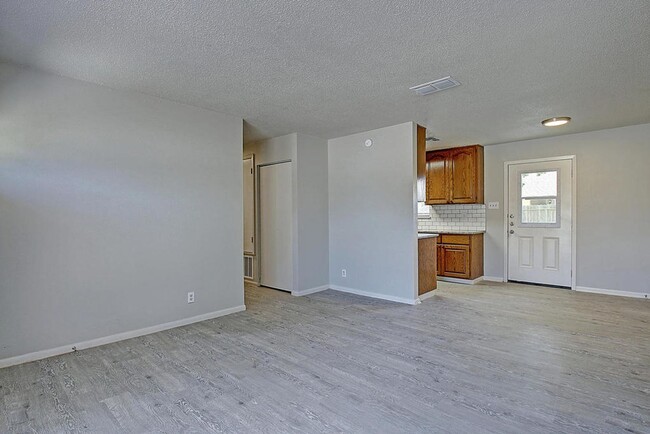 Building Photo - 661 Aristocrat - 4/bedroom 2/bathroom - $1...