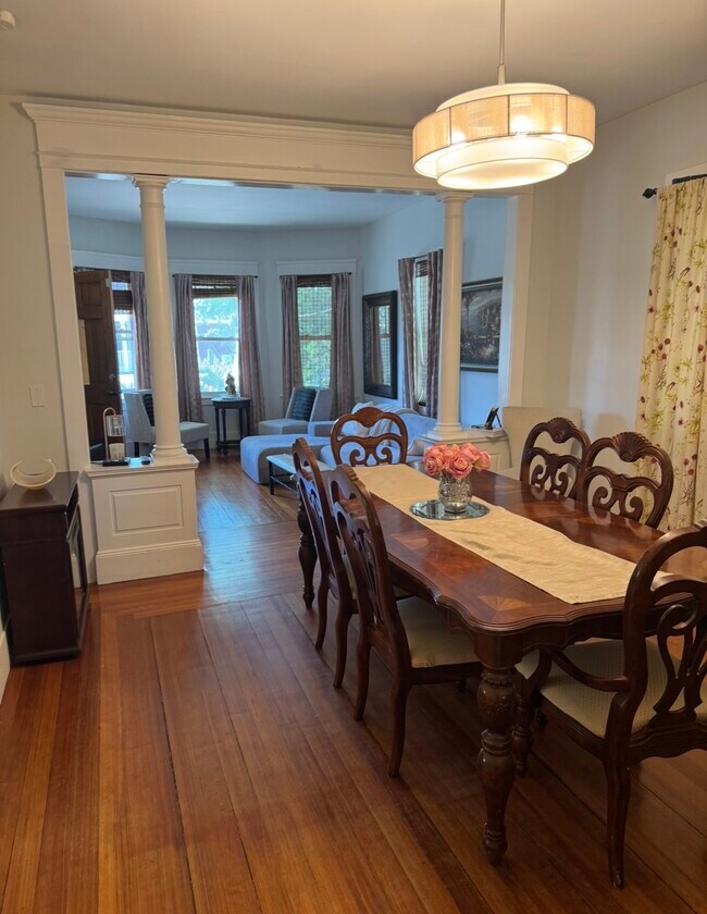 Foto del edificio - 1417 Chalkstone Ave