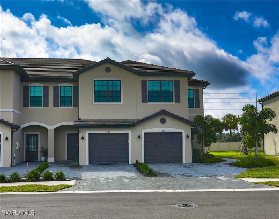 Foto principal - 14285 Pine Lodge Ln