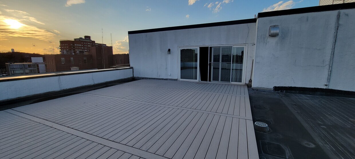 deck 2 - 40 Greenleaf St