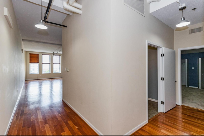 from entryway.. view thru lr (left), to small bath and small br (right) - 1501 Locust St