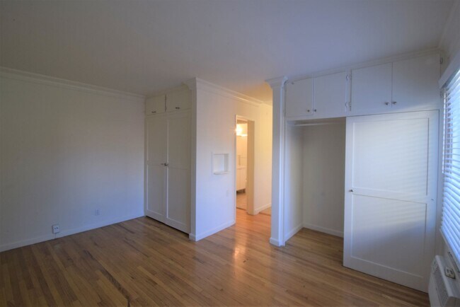 Building Photo - 605-609