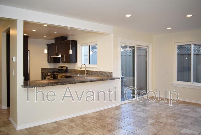 Building Photo - 407 W Pedregosa St