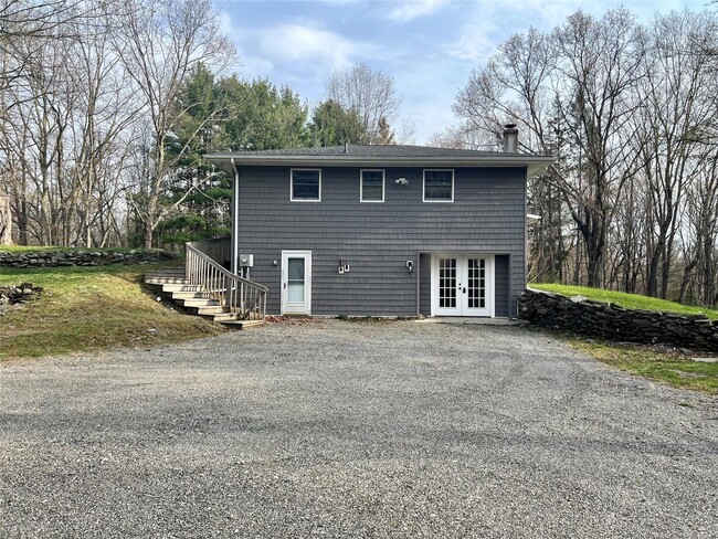 Building Photo - 422 Stanford Rd