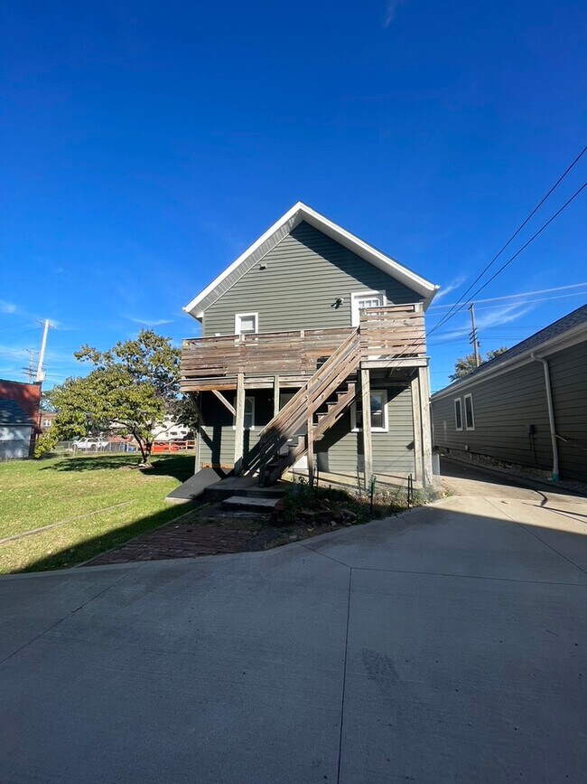 Vista desde el garaje - 1354 W 65th St