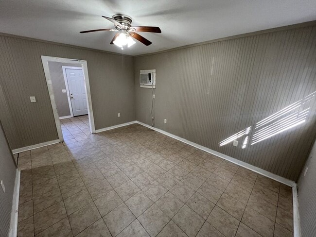 Building Photo - Cozy Brick Home with Covered Parking – Denova St.