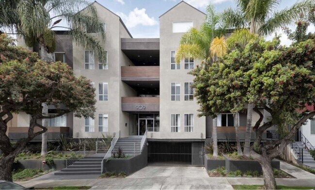 Foto del edificio - 909 N Gardner St