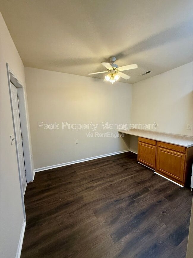 Building Photo - 1110 W Main St