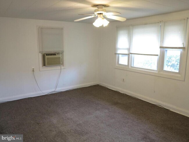 Foto del edificio - 6712 Breezy Dr