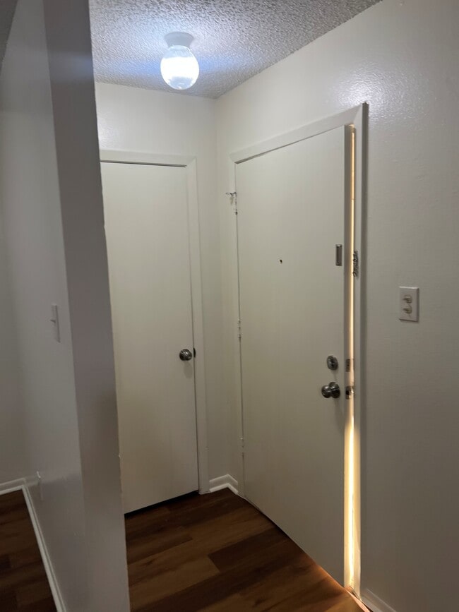 Building Photo - Belle Vue Villa Apartments