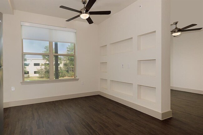 Building Photo - 8900 Six Pines Dr