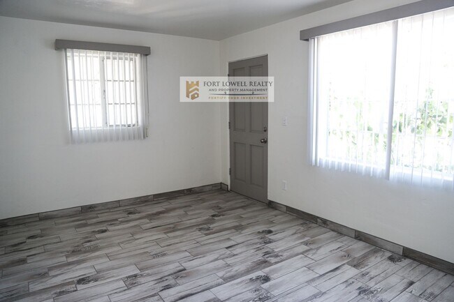 Building Photo - 3 bedroom 2 bathroom