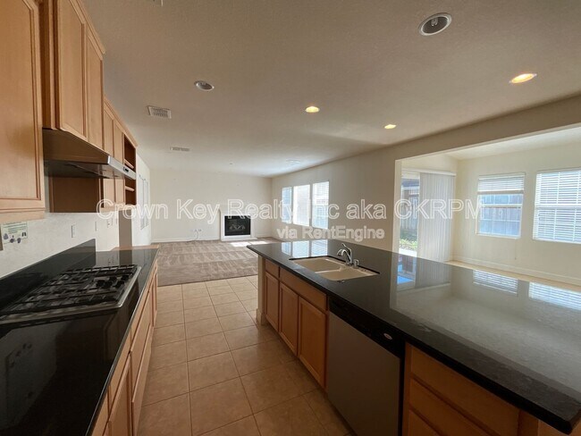 Building Photo - 546 W Campania Way