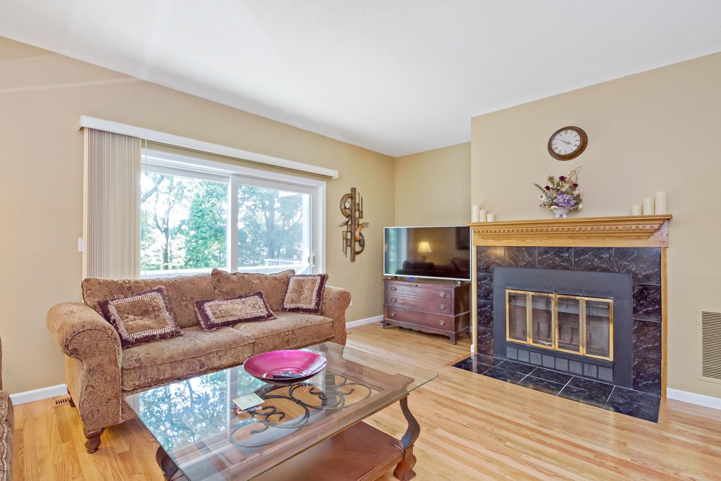 300 Conestoga Way, Glastonbury, CT 06033 Condo for Rent in