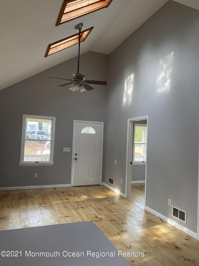 Foto del edificio - 2148 Allenwood Rd