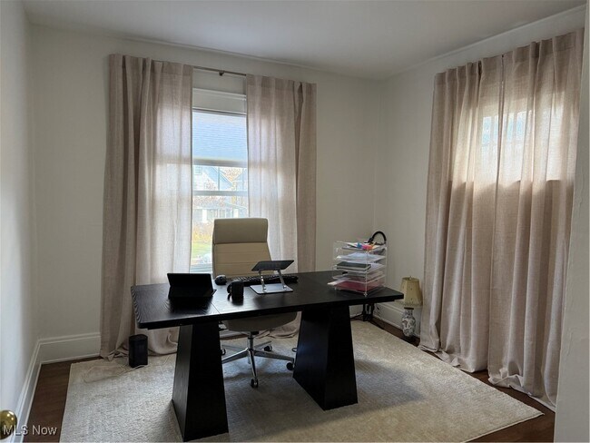 Foto del edificio - 1320 W 108th St