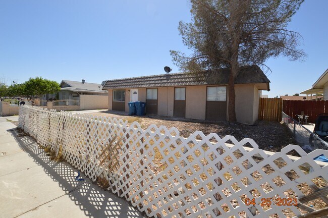 Foto del edificio - 4565 Payson Ave