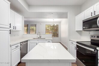 Building Photo - 9550 E Thunderbird Rd