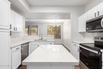 Building Photo - 9550 E Thunderbird Rd