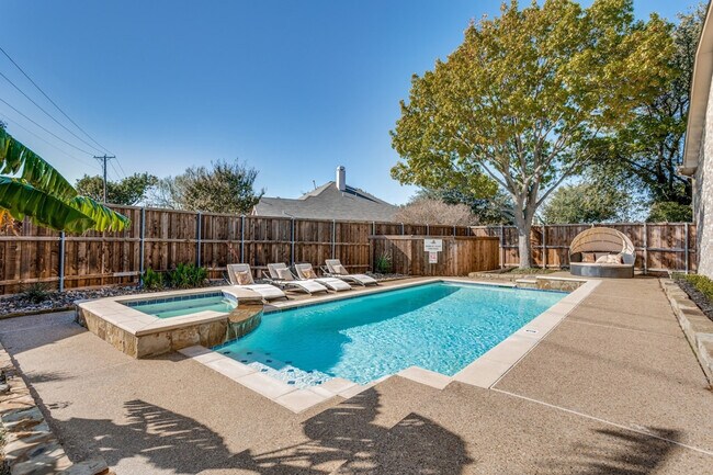 Foto del edificio - 9022 Golden Pond Dr