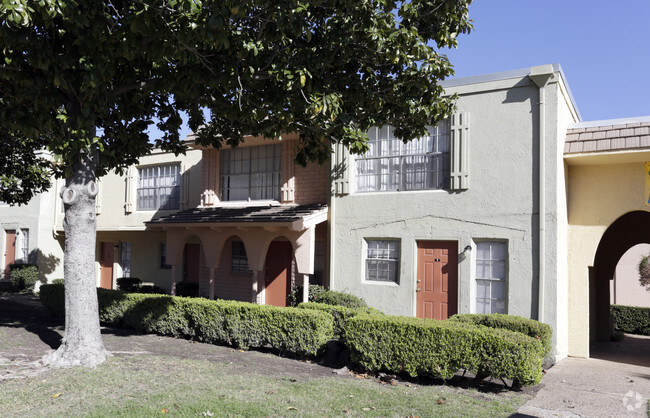 Building Photo - Garland Oaks