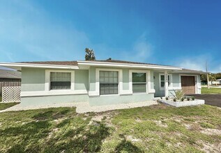 Building Photo - 3499 Balboa Cir E