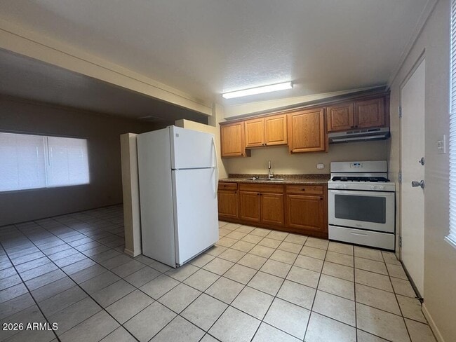 Building Photo - 1800 E Fry Blvd
