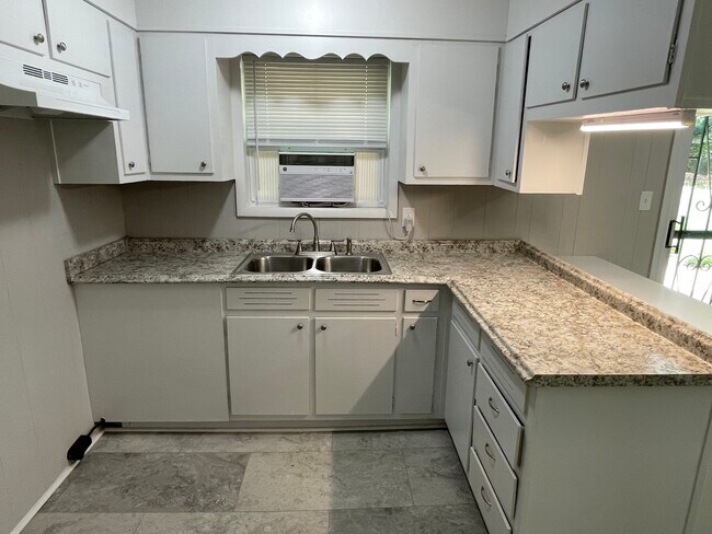 Foto del edificio - 5940 Mallory Rd