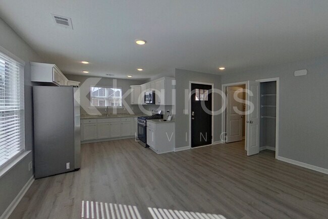 Building Photo - 342 Angela St