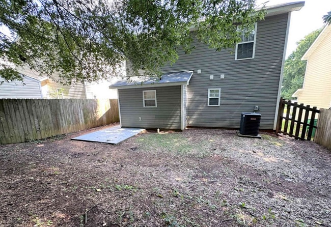 Building Photo - 236 Pangle Dr