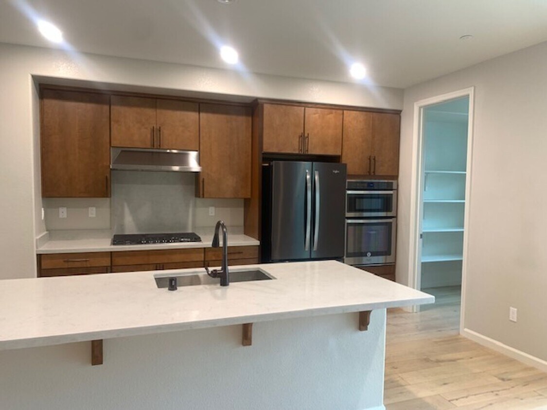 Foto principal - STUNNING 3-BEDROOM DUBLIN HOME LOCATED IN ...