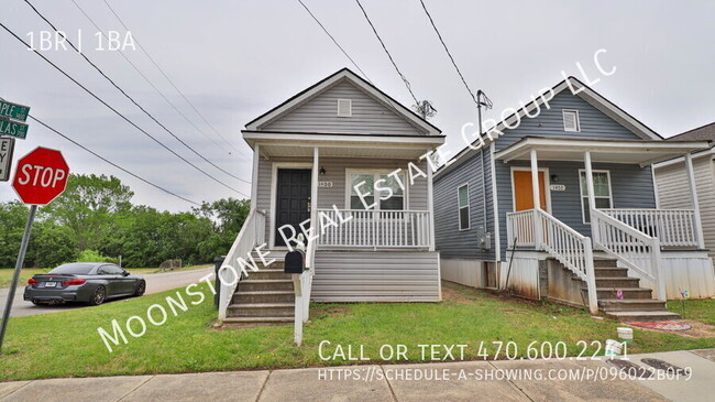 Building Photo - 1400 Maple St