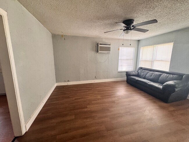 Foto del edificio - 2 Bedroom Rental in SW Ardmore