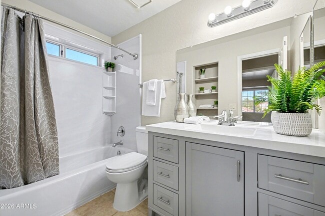 Building Photo - 3611 E Windmere Dr