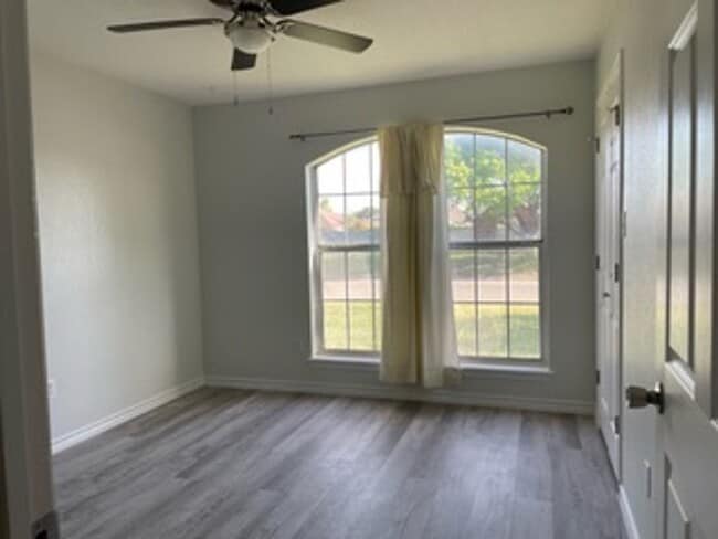 Foto del edificio - 2102 Plymouth Rock Rd