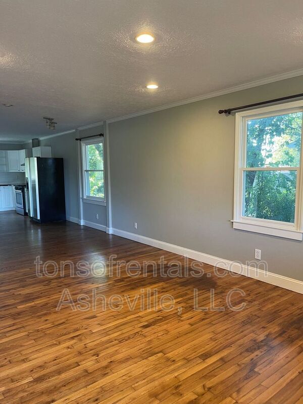 Building Photo - 406 Jack St