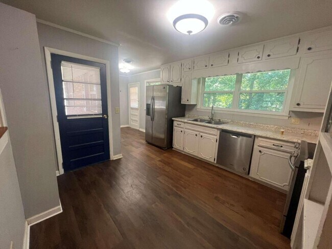 Foto del edificio - 3332 Springdale Rd