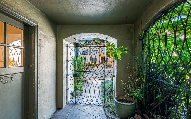 Building Photo - Glen Park/Sunnyside: Renovated Single Fami...
