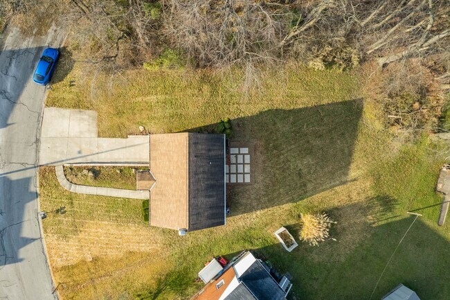 Foto del edificio - READY FOR JULY 1ST! Don't miss this UPDATED 3-bedroom!