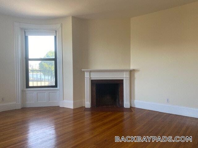 Building Photo - 504 Beacon St