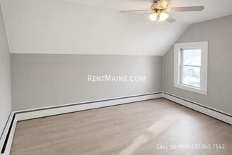 Building Photo - 254 Elm St
