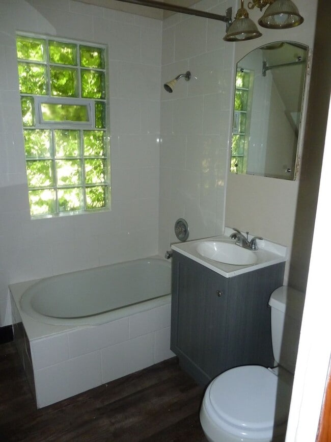 Foto del edificio - 2359 S Kinnickinnic Ave